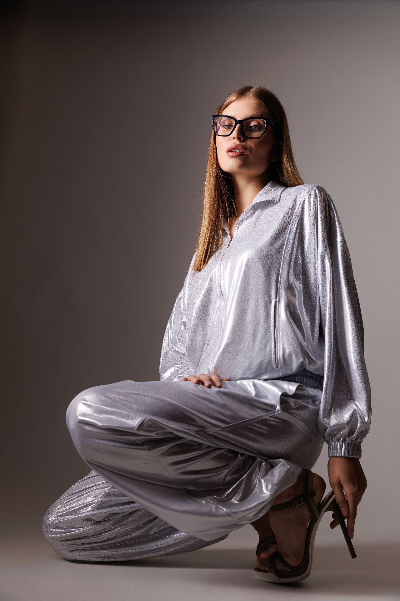 Костюм женский блестящий