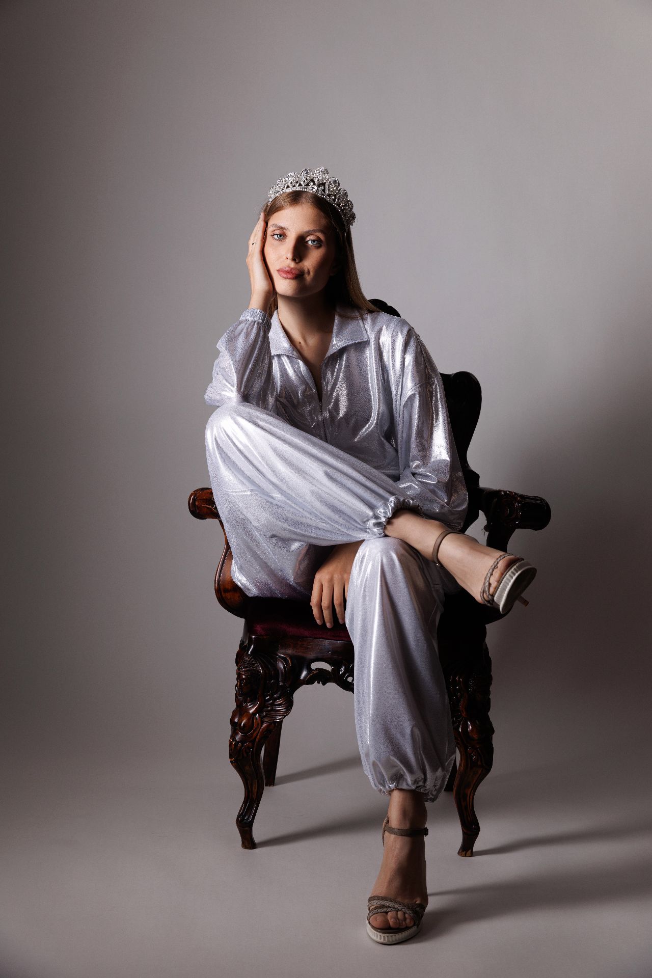 Костюм женский блестящий