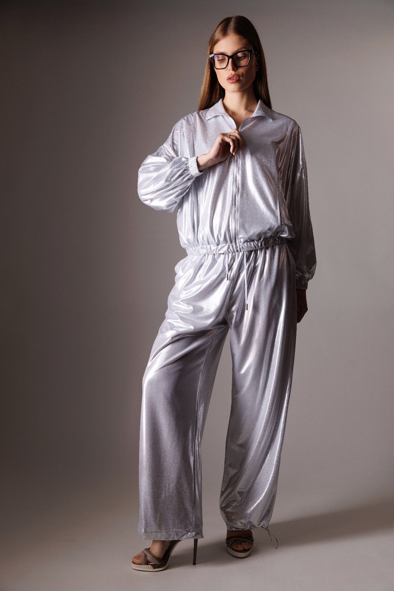 Костюм женский блестящий