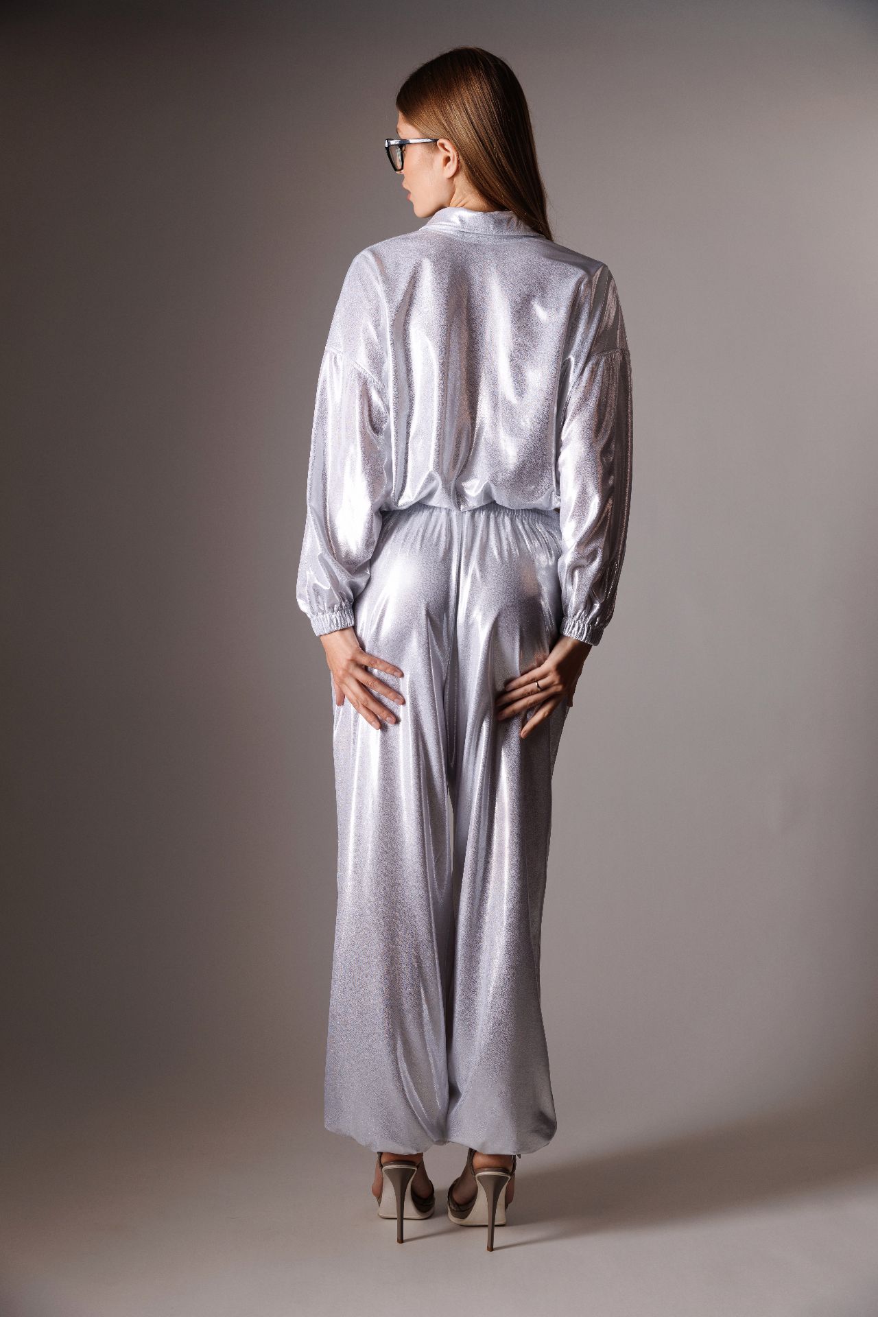 Костюм женский блестящий